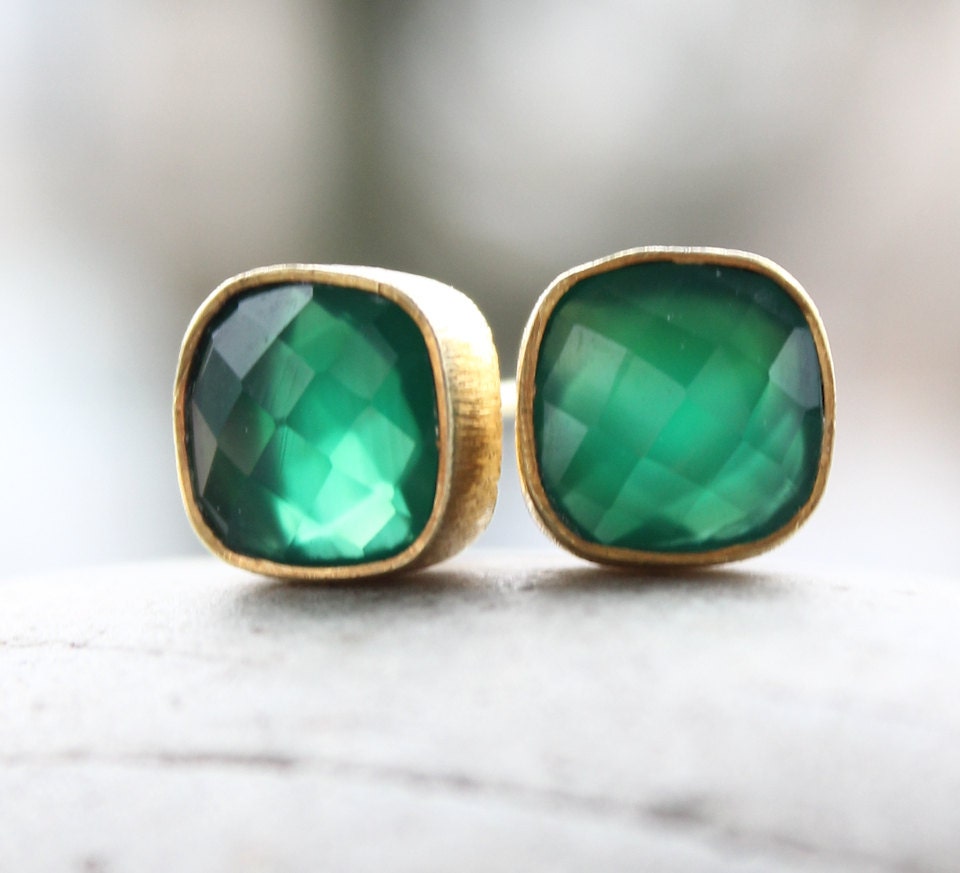 Gold Green Onyx Stud Earrings - Post Setting - Emerald Green