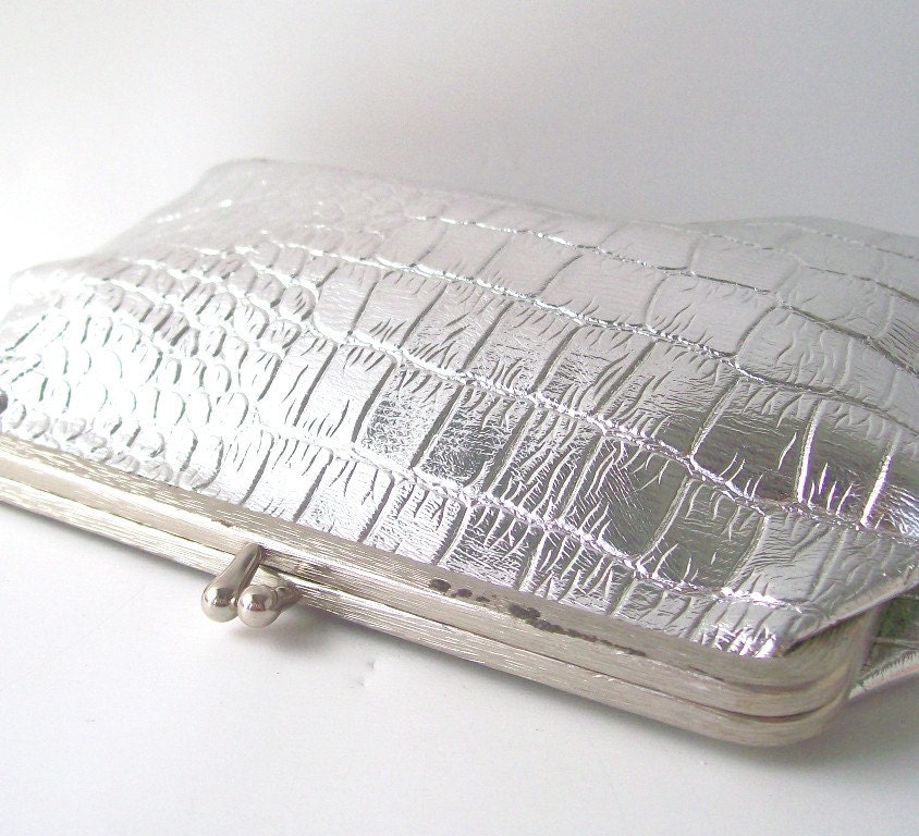 vintage metallic silver lame clutch purse handbag classic formal evening dress retro fashion accessories accessory holiday party