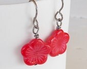 Poppy Red Flower Earrings on Niobium Czech Glass Flat Flower He Loves Me Flowers Hypoallergenic Earrings for Sensitive Ears Nickel Free
