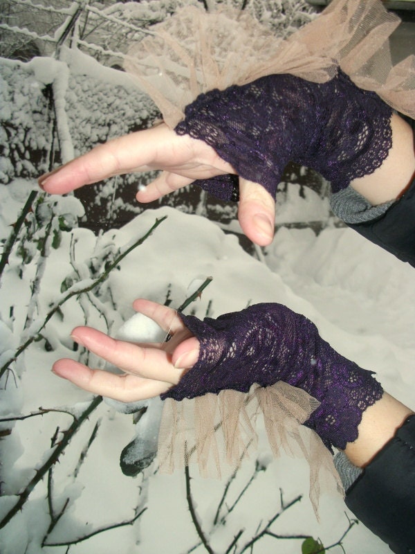 gloves, mittens, fingerless lace gloves, steampunk, victorian, gypsy, punk, dance, noire, nude,ruffles, layers and frills,violet, women,lace