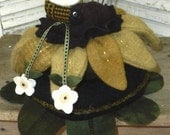 Primitive Folk Art Wool Applique Pattern:  BUSY BEE PINCUSHION