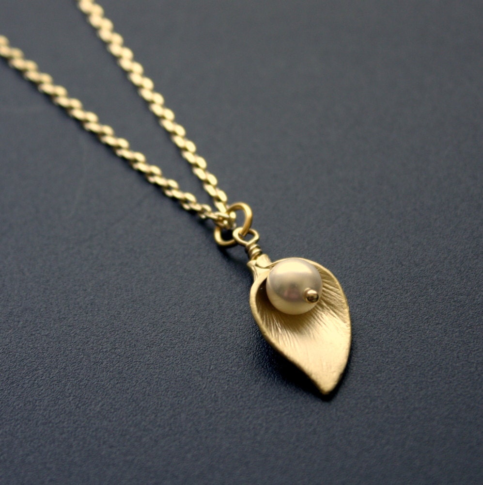 Lily gold necklace Clearance