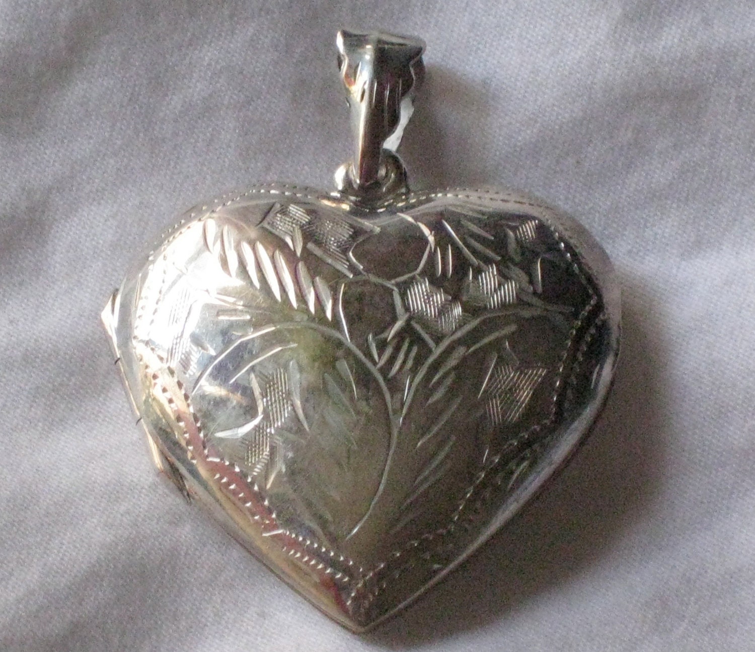 Vintage Valentine HEART LOCKET Sterling Silver 80's Charm LOVE Small