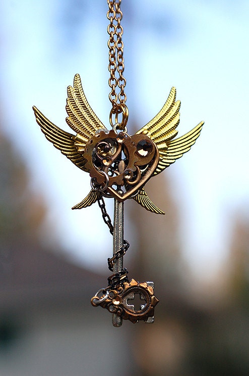 Heart of Celtic Lore Key Necklace - 158