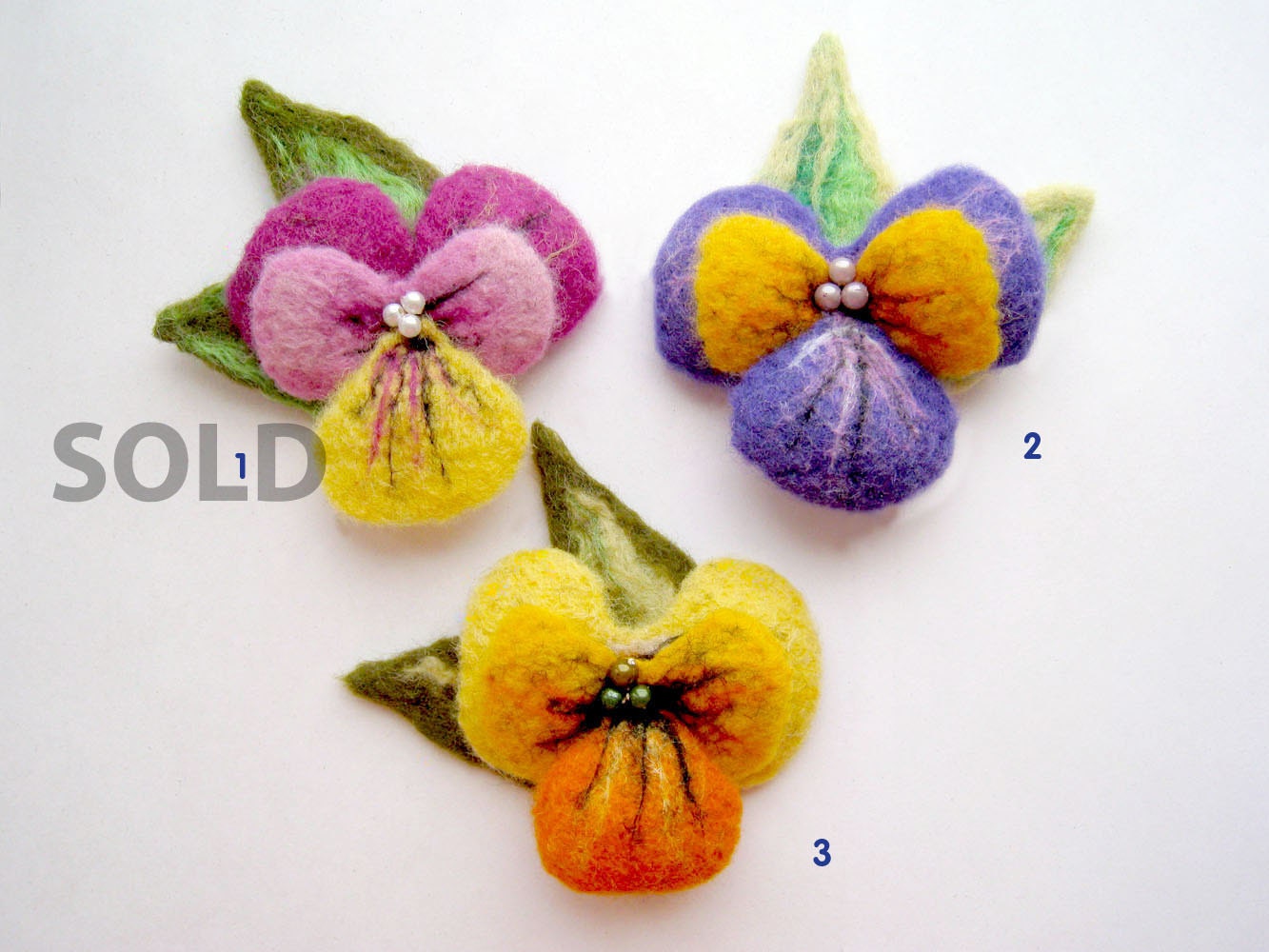 A felt brooch "Heartsease"
