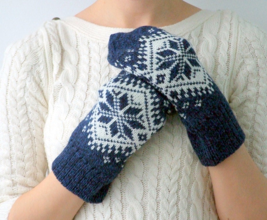 Knit mittens snowflakes ornament wool