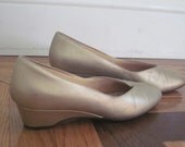 Glitzy Dull Gold Vintage Shoes, Heels, Comfy Low Heel, Good Vintage Condition, Size 8M