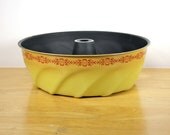Vintage Yellow Bundt Pan