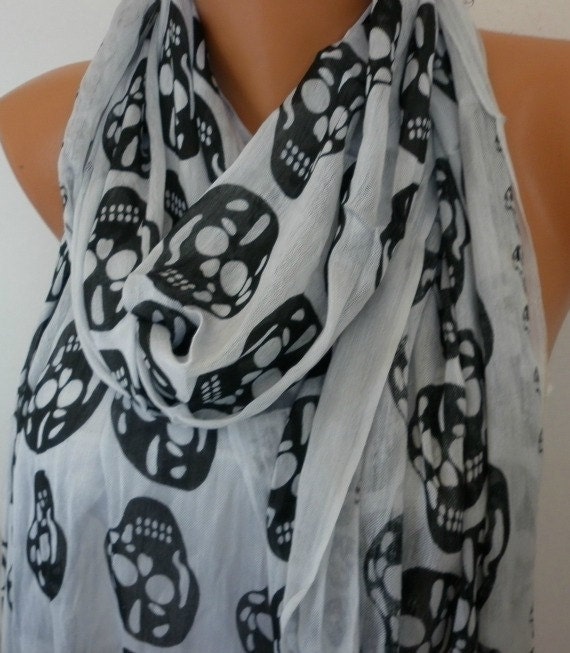 Light Gray  Scarf  - Fabric Large Skulls  - fatwoman