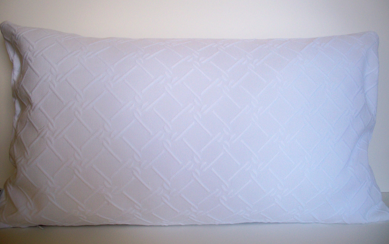 white decorative pillow