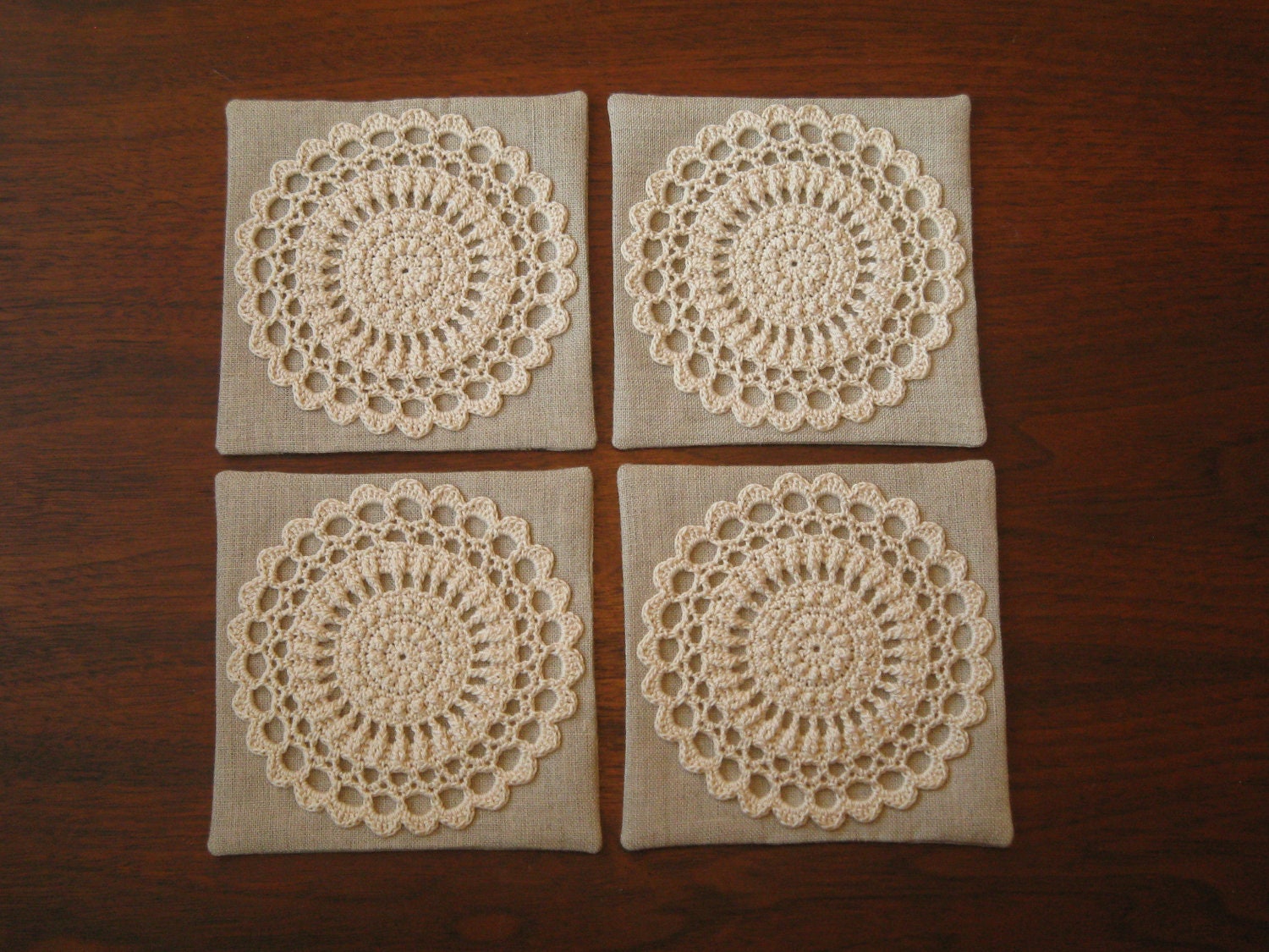 Linen & Cotton fabric coaster set with doily : Chrysanthmum