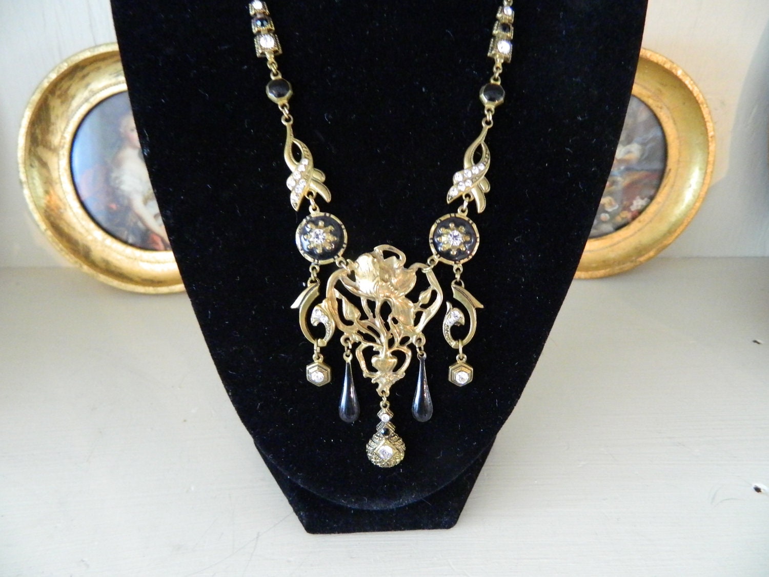 Vintage French Taille de' Epargne Enamel Necklace