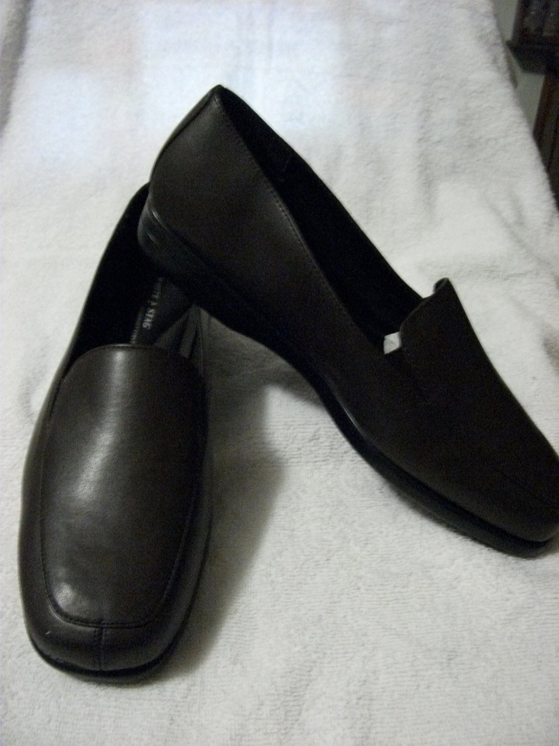 Vintage Brown Ladies Loafers Cushioned Insoles and Rubber Sole Size 9 Wide Never Worn Only 6 USD