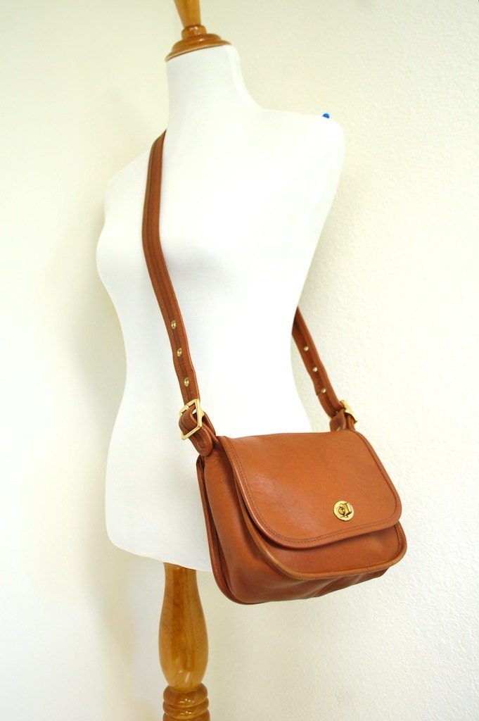 Vintage COACH British Tan Leather Collegiate Crossbody Bag