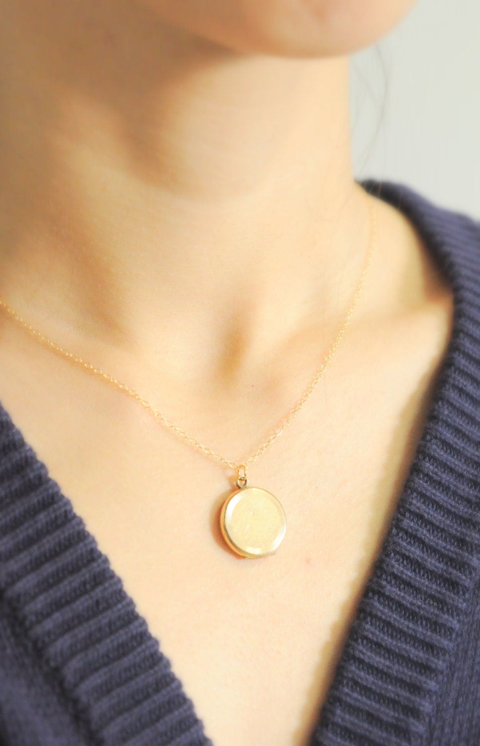 1900s Antique Victorian / round gold locket // SIMPLE PRETTY