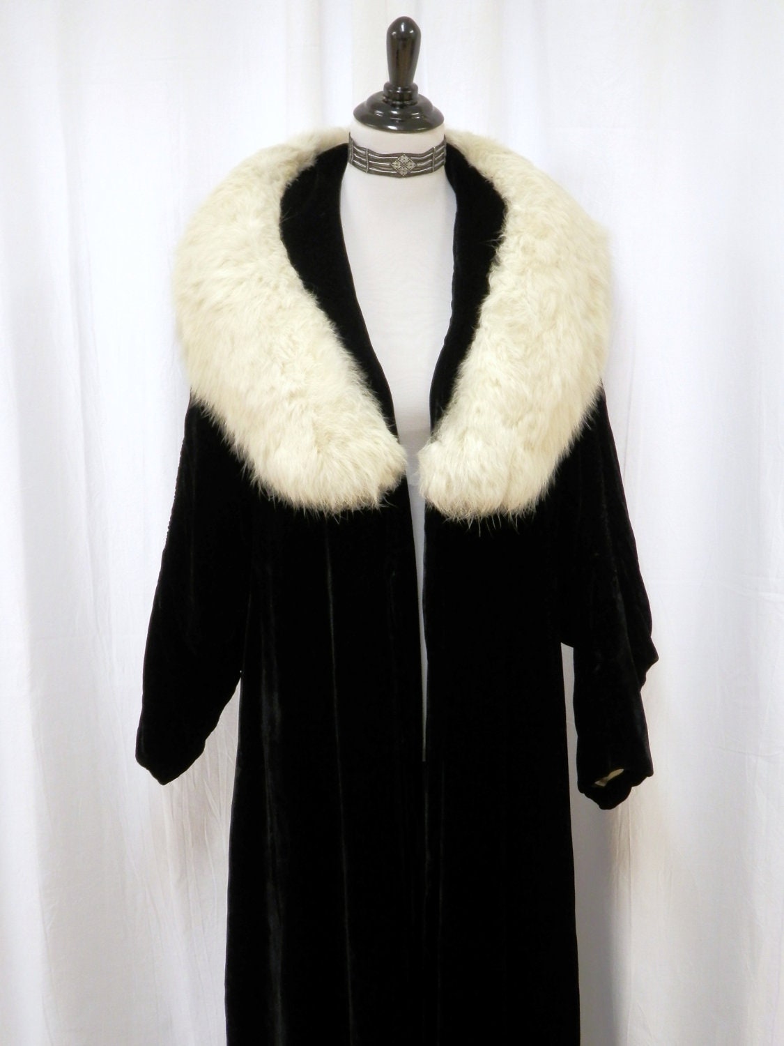 Items similar to Vintage velvet opera coat with white fox fur, ruching