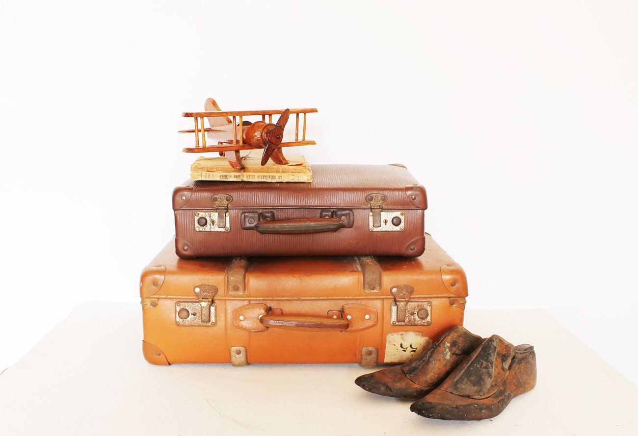 RESERVED /// Vintage retro brown suitcase - AnnaLouVintage