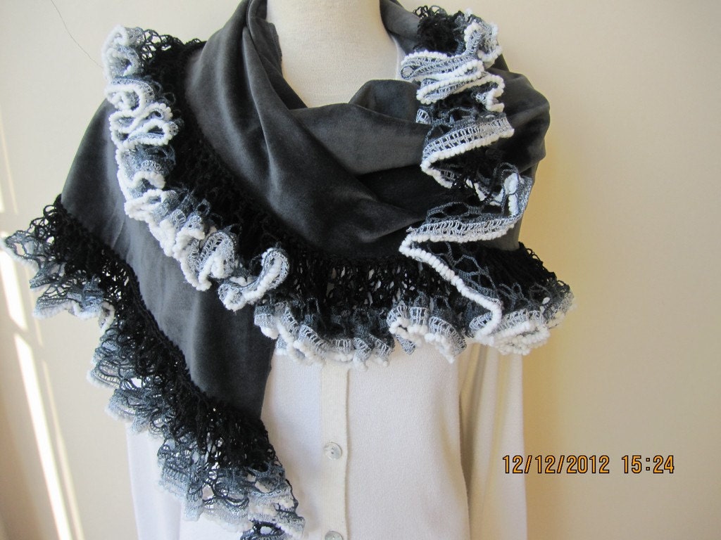 Ruffle Scarf Pattern | Beso - Beso | Shopping Ideas and Style