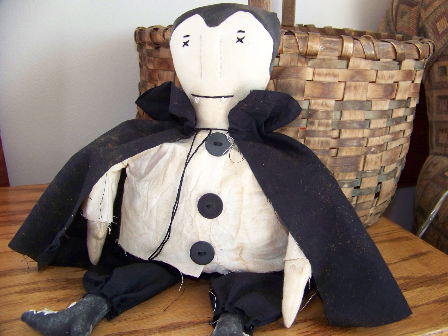 Prim Grungy Dracula Doll