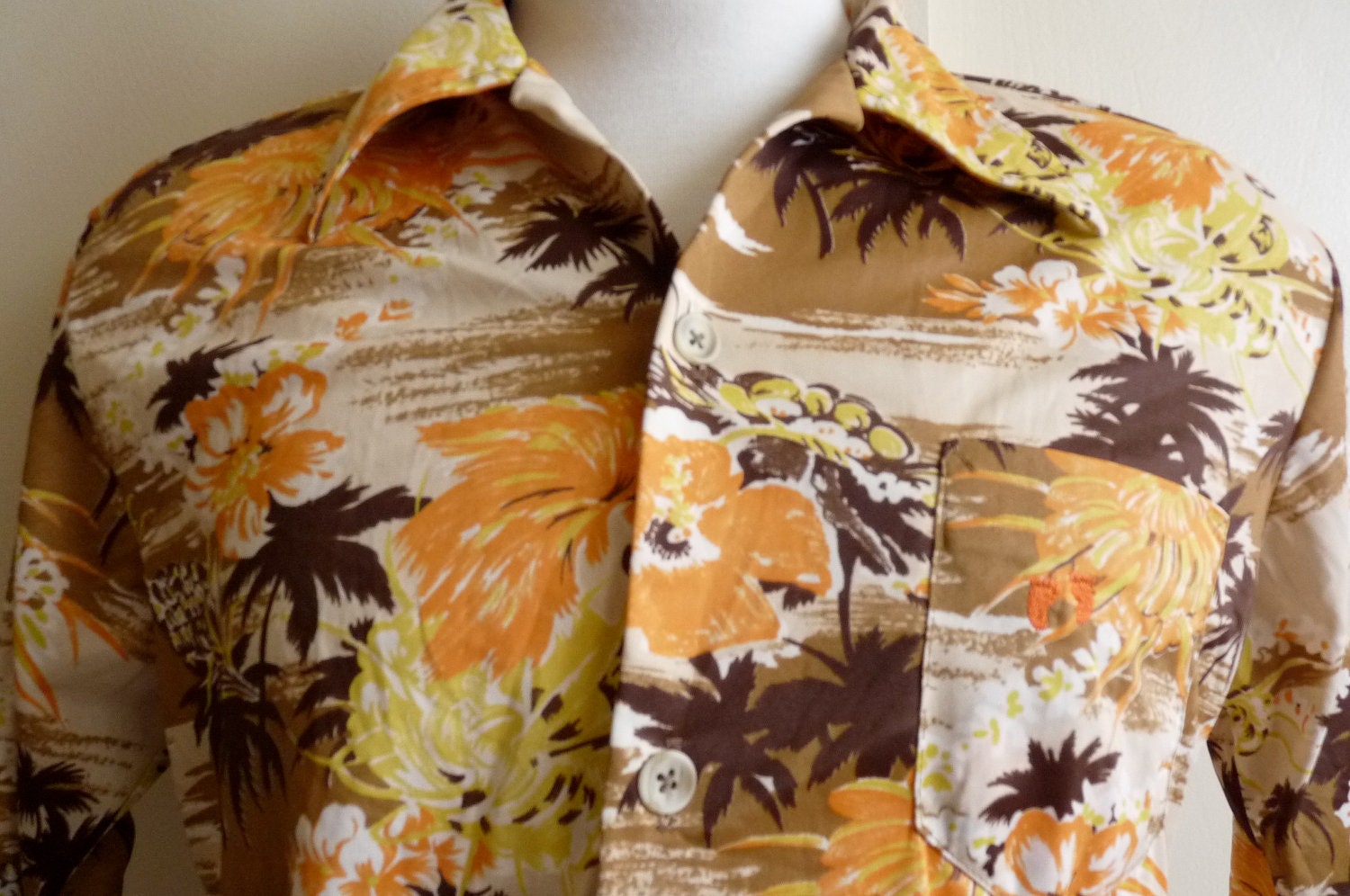 vintage 60s/70s Hang Ten Hawaiin Disco men's/unisex collar short sleeve shirt, warm fall autumn earth tones, hawaiian flowers palm trees pin