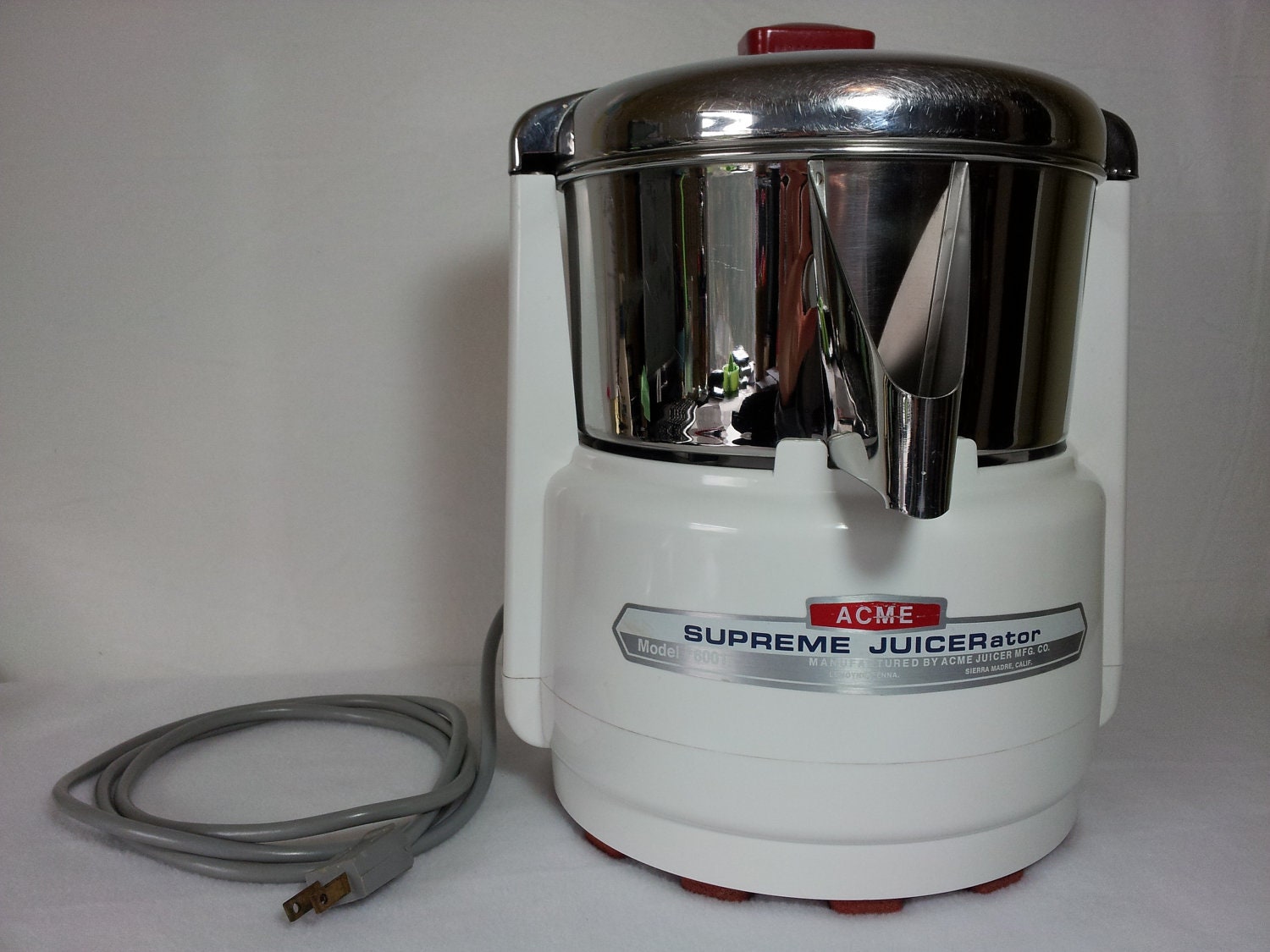 ACME Supreme Juicerator Model 6001 - Juicer