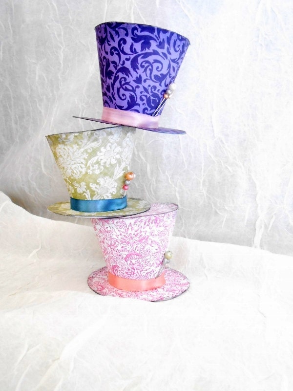 Alice in wonderland party table decor