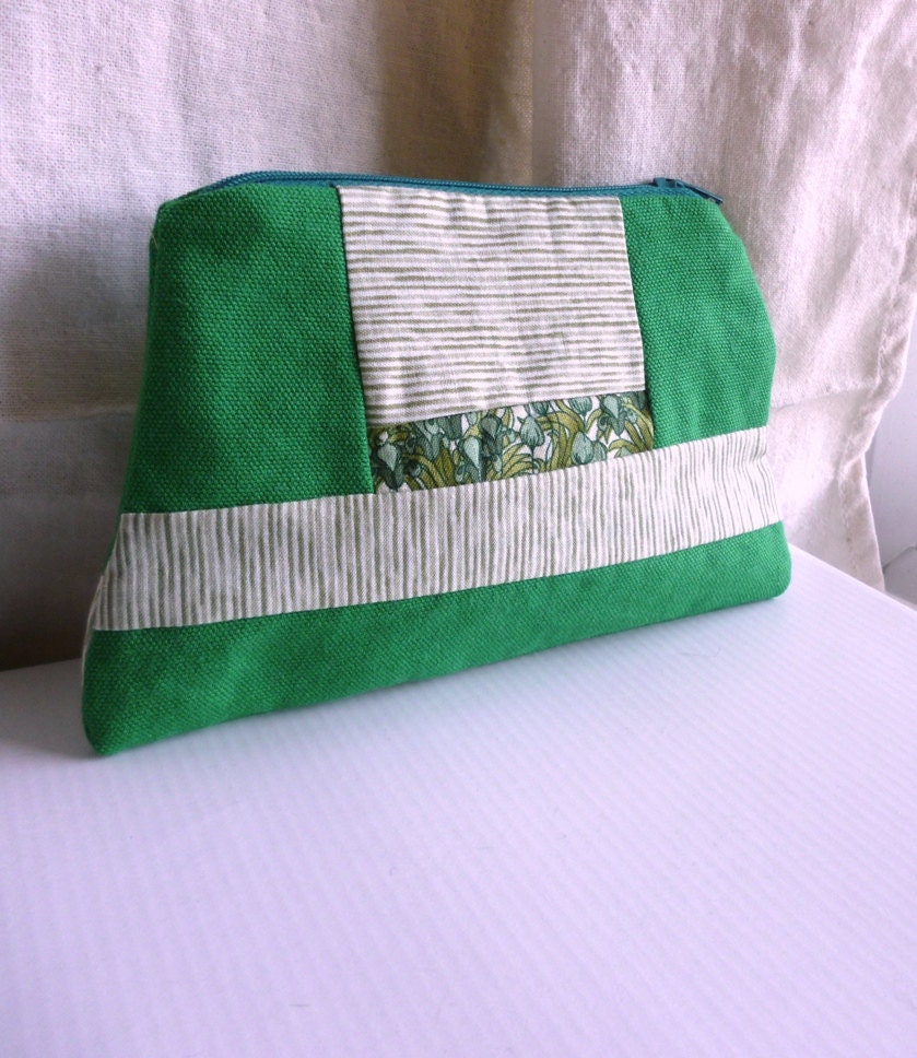 SALE - patchwork coin purse - green cotton and canvas fabric - verdant patchwork zippered pouch