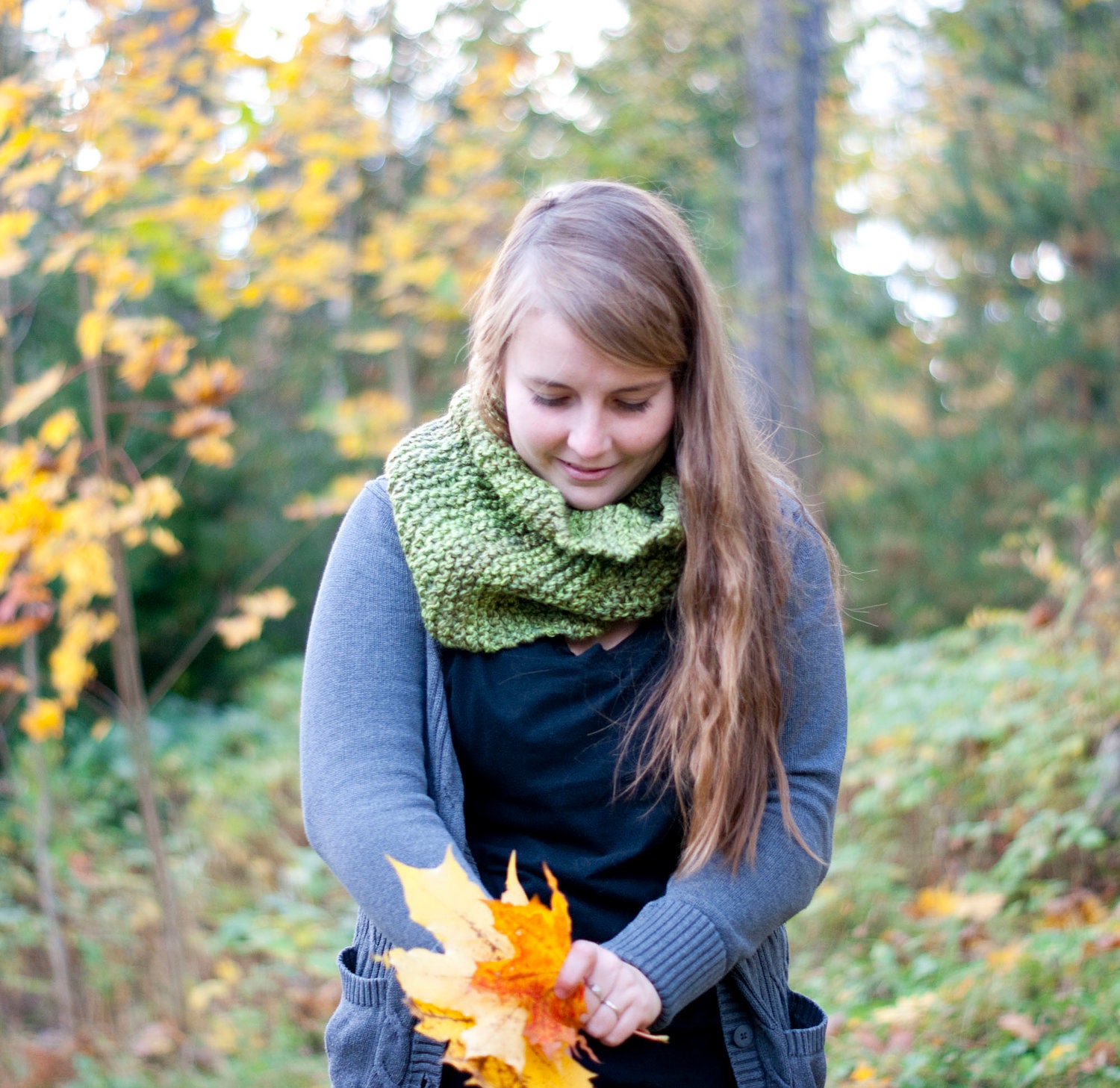 Snood in green hand knitted in a soft acrylic yarn. Cowl, neck warmer, infinity scarf vegan friendly.