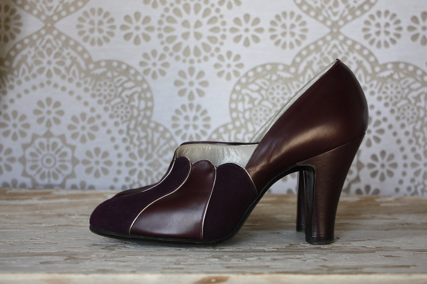 Vintage 1940's 1950s Art Deco Eggplant Purple Scalloped Edge Heels Size 4