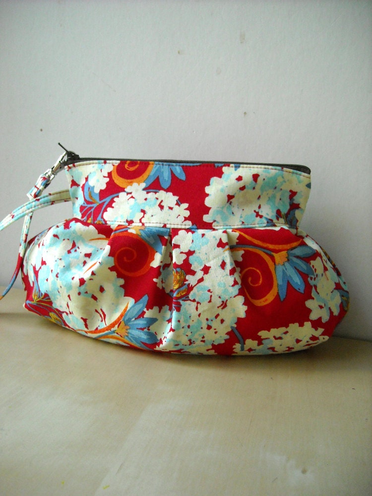 RED - Zipper Pouch with Clip (New style)