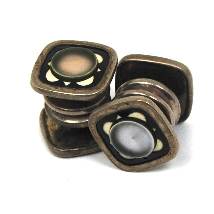 Beautiful Art Deco Snap Cufflinks Double Sided Mother of Pearl Scalloped Black Celluloid Circa 1920