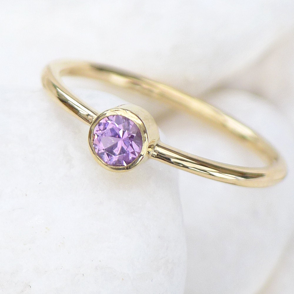 Purple Sapphire Ring in 18k Yellow Gold