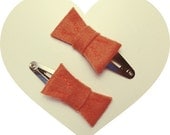 Coral wool felt bow hair clip set.