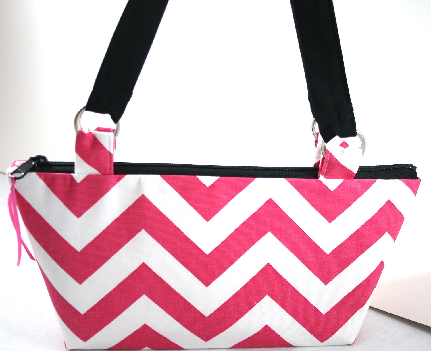 Medium Handbag with Zipper in Pink Chevron
