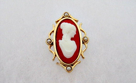 Avon 1978 Cameo Stickpin