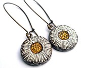 Mother's Day Spring Rustic Daisy Dangle Earrings - Botanical jewelry - White and Yellow Flower Earrings