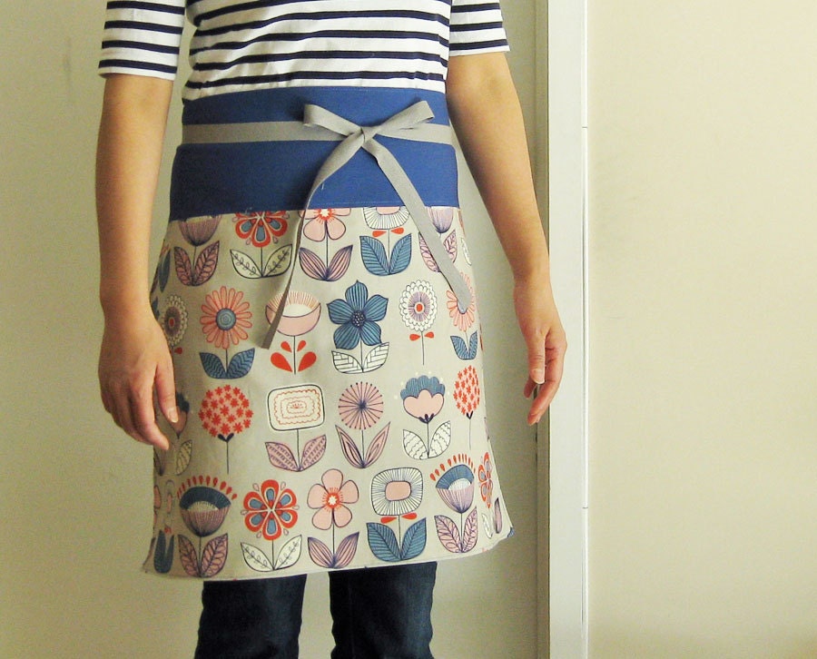 Reversible apron - retro blue flowers on gray