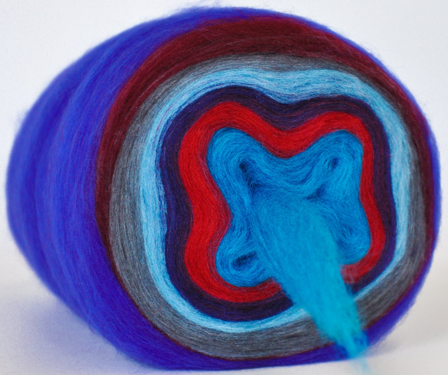 ECLECTUS PARROT- Self Striping Spontaneous Spinning Roving Bullseye Bump - (6.0 oz. center-pull bump)