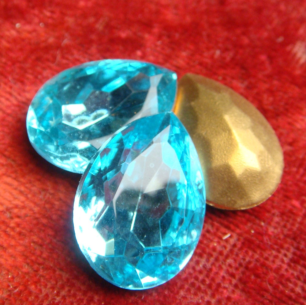 PEAR Aquamarine Turquoise  RHINESTONE 18mm x 25mm (1) One Vintage Large Teardrop Glass Gold Foil Back  jc por MORE AVAlLABLE