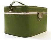 50s Imperial Carry On Travel Cosmetic Case in Avocado Green
