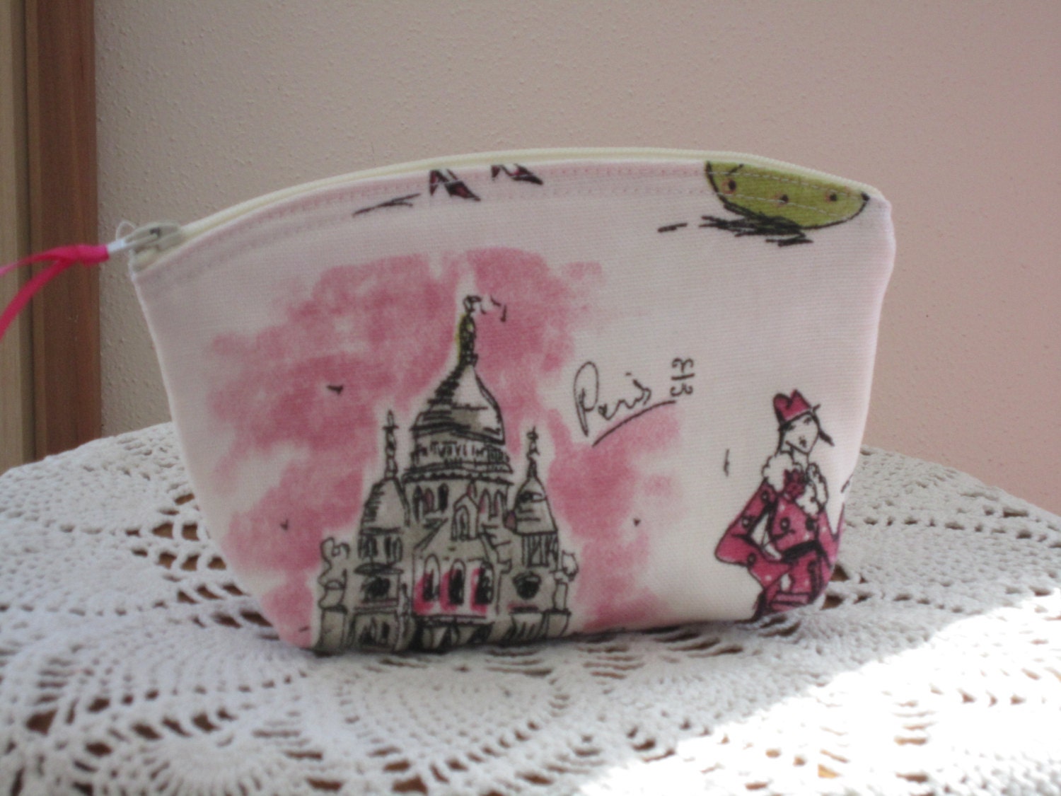Paris Purse Cosmetic Bag Zipper Clutch Tres Chic