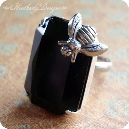 Queen Bee: vintage jet black glass jewel and silver honey bee adjustable cocktail ring