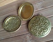Baby's Breath LOCKET  30x30 mm (Raw Brass) - code RB383