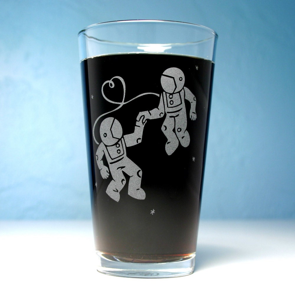 Pint Glass - Astronaut Love - 1 etched beer glass for space lovers