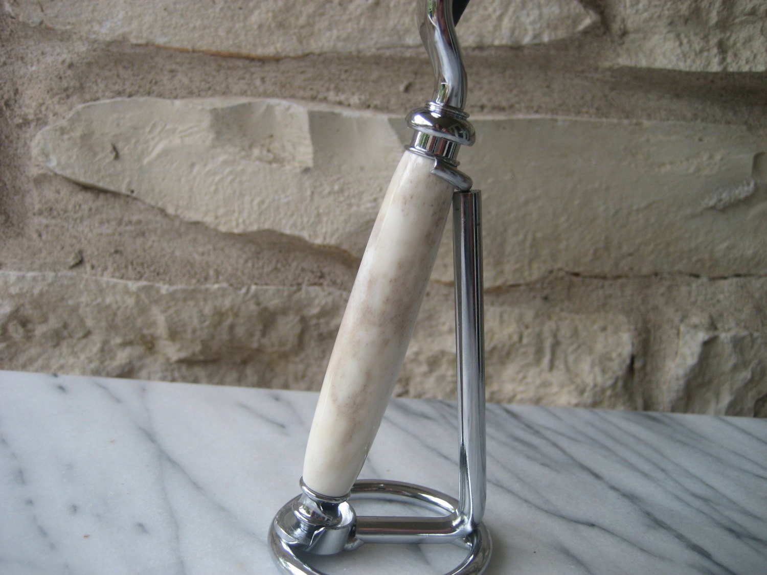 Razor Handle with Stand (Chrome and Antler)