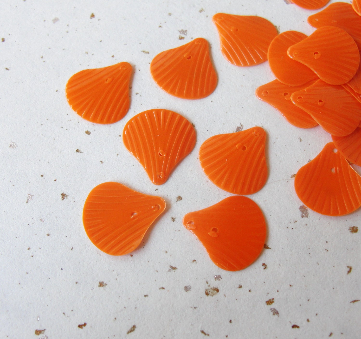 Vintage Shell Sequins  240pc
