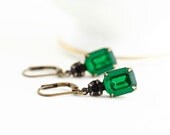 Emerald Green Earrings, Vintage Green Jewels, Jewel Earrings, Drop Earrings