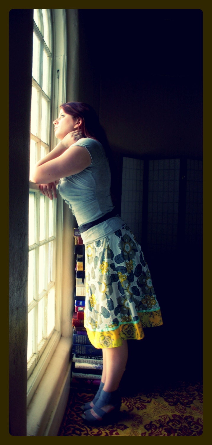 Retro floral in grey and yellow