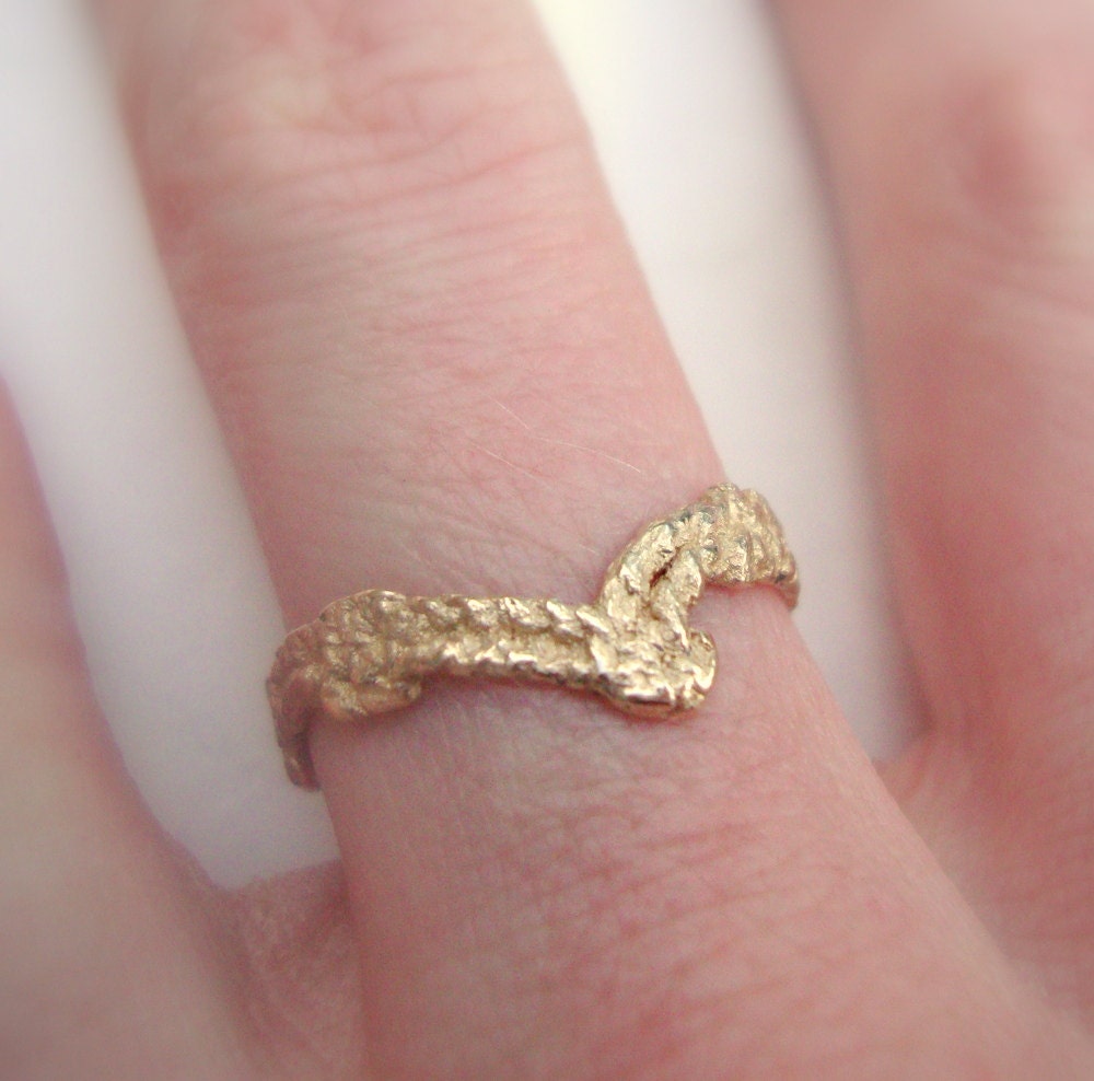 Lace band ring in 14k solid yellow gold The tie that binds