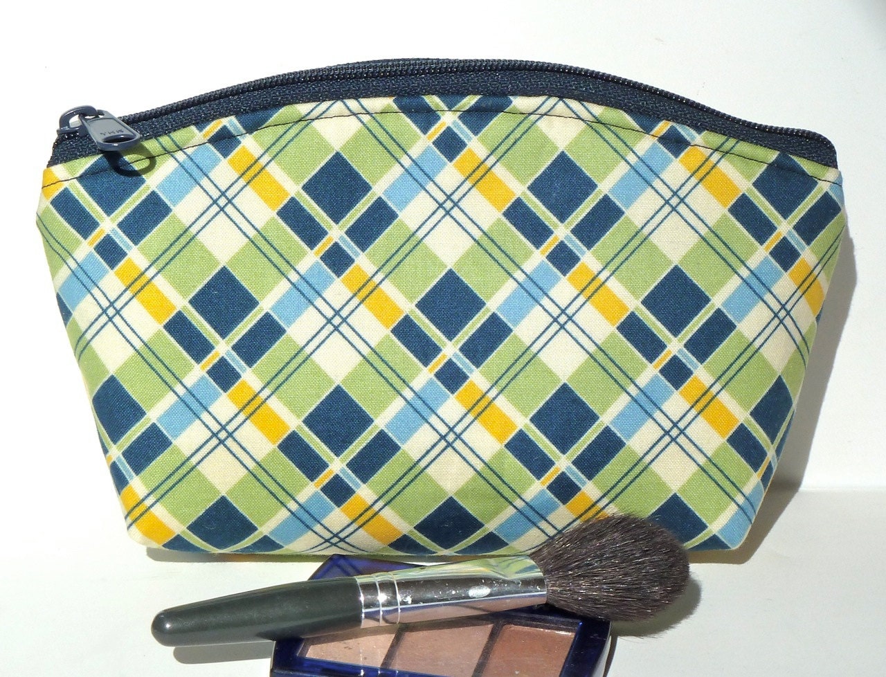 Makeup Bag/Zippered Pouch Padded Flat Bottom Round Top Summer Plaid